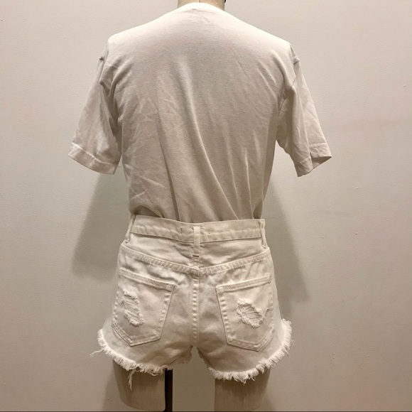 Forever 21 mid-rise distressed white denim short - Picture 5 of 10